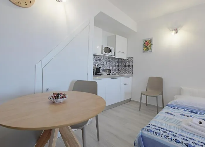 Zeus Atabyrios 2 - Monolocale *